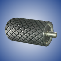 Rubberized roller with cross grooving